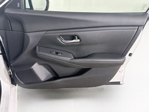 Used 2025 Nissan Sentra SV FWD image 30