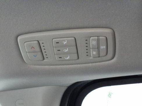 Used 2024 Kia Carnival LX image 16