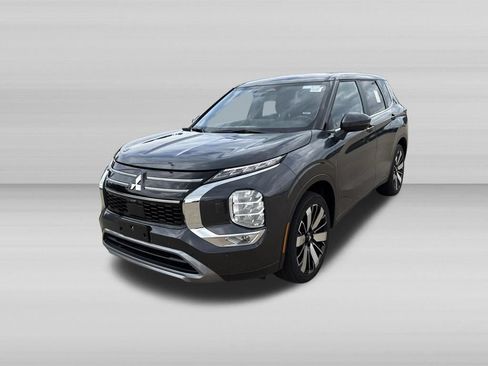 Used 2025 Mitsubishi Outlander SE AWD/4WD image 11