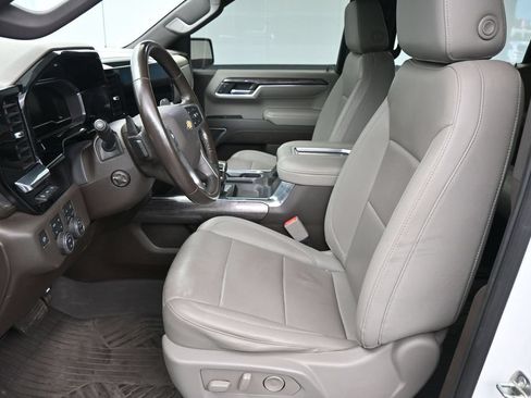 Used 2022 Chevrolet Silverado 1500 LTZ w/ LTZ Premium Package AWD/4WD image 15