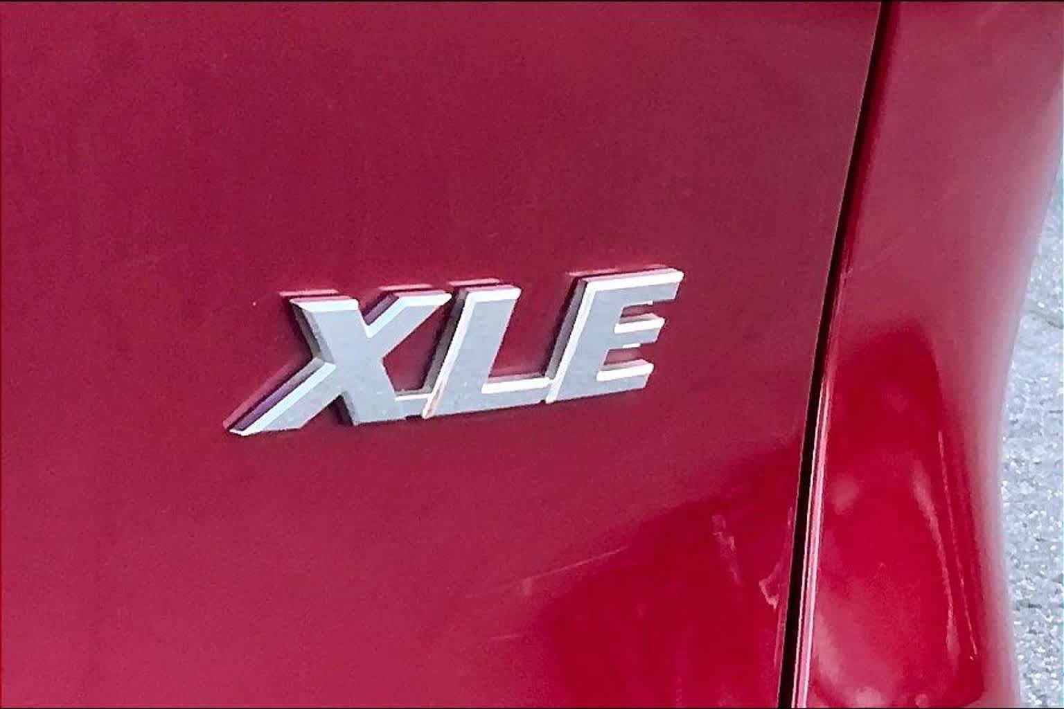 Used 2021 Toyota RAV4 XLE FWD image 9
