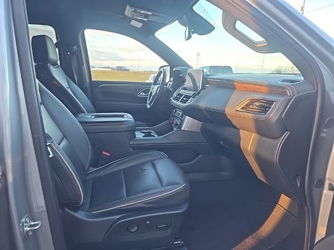 Used 2024 Chevrolet Suburban Premier image 28