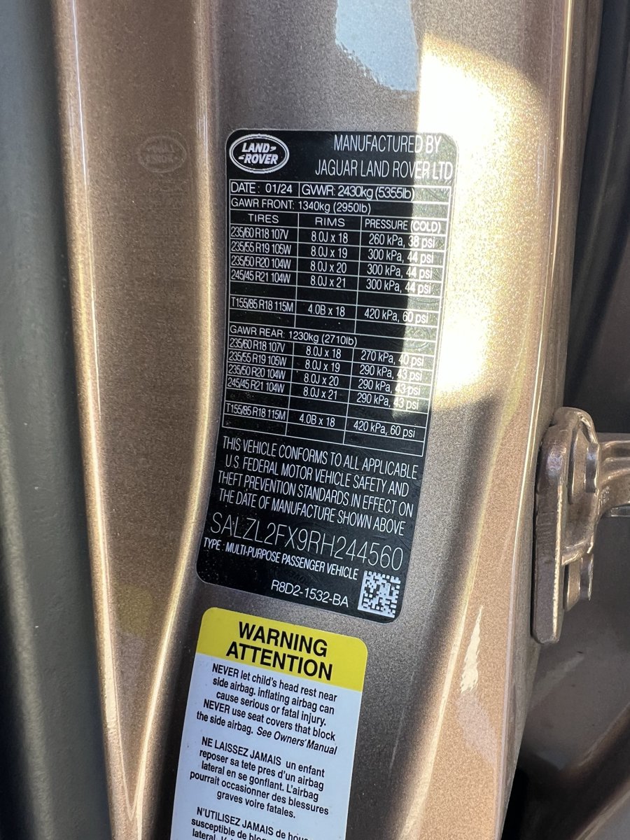 Used 2024 Land Rover Range Rover Evoque Dynamic SE AWD/4WD image 37