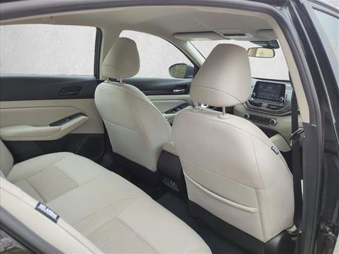 Used 2024 Nissan Altima 2.5 SV AWD/4WD image 21
