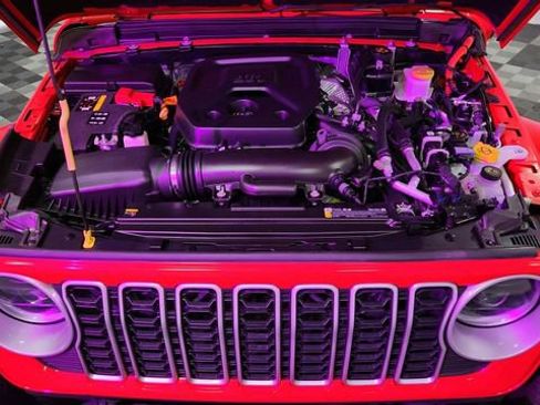 Used 2025 Jeep Wrangler Unlimited Sahara w/ Safety Group AWD/4WD image 23