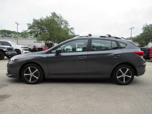 Used 2022 Subaru Impreza 2.0i Premium w/ Popular Package #2 AWD/4WD image 4