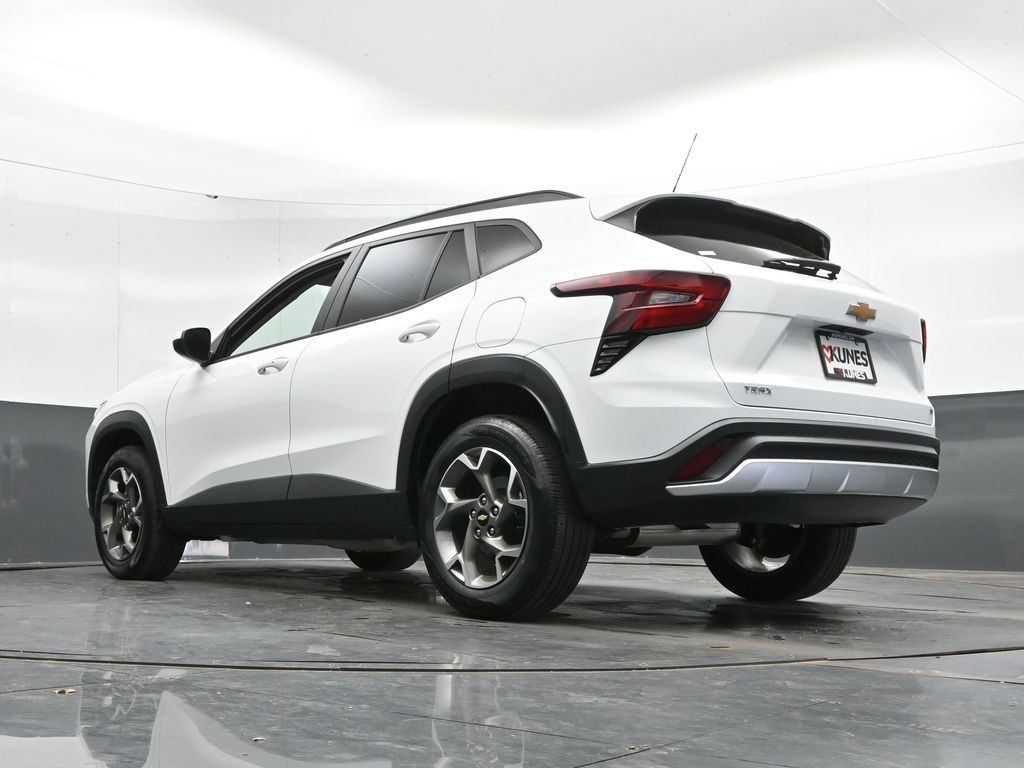 Used 2025 Chevrolet Trax LT w/ LT Convenience Package FWD image 48