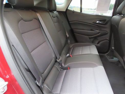 Used 2025 Chevrolet Trax LT w/ Driver Confidence Package FWD image 32
