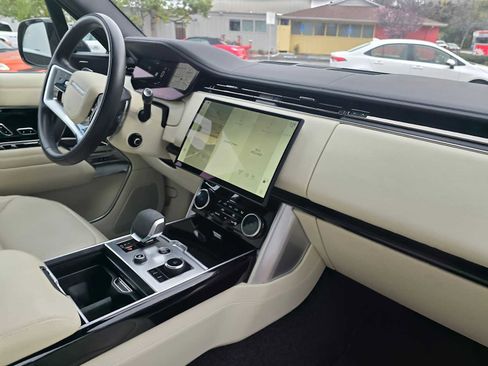 Used 2023 Land Rover Range Rover SE image 12