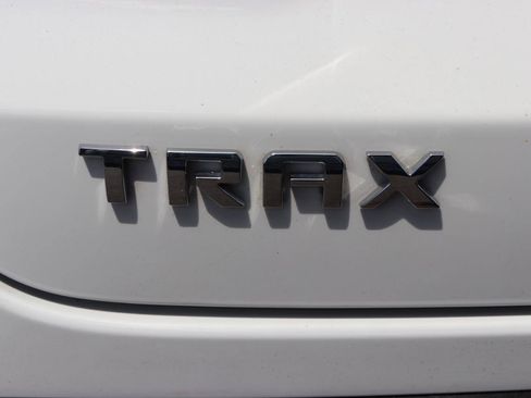 Used 2025 Chevrolet Trax LT FWD image 50