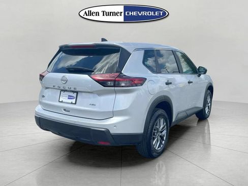Used 2024 Nissan Rogue S AWD/4WD image 4
