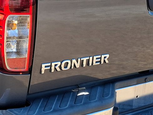 Used 2019 Nissan Frontier SV image 4