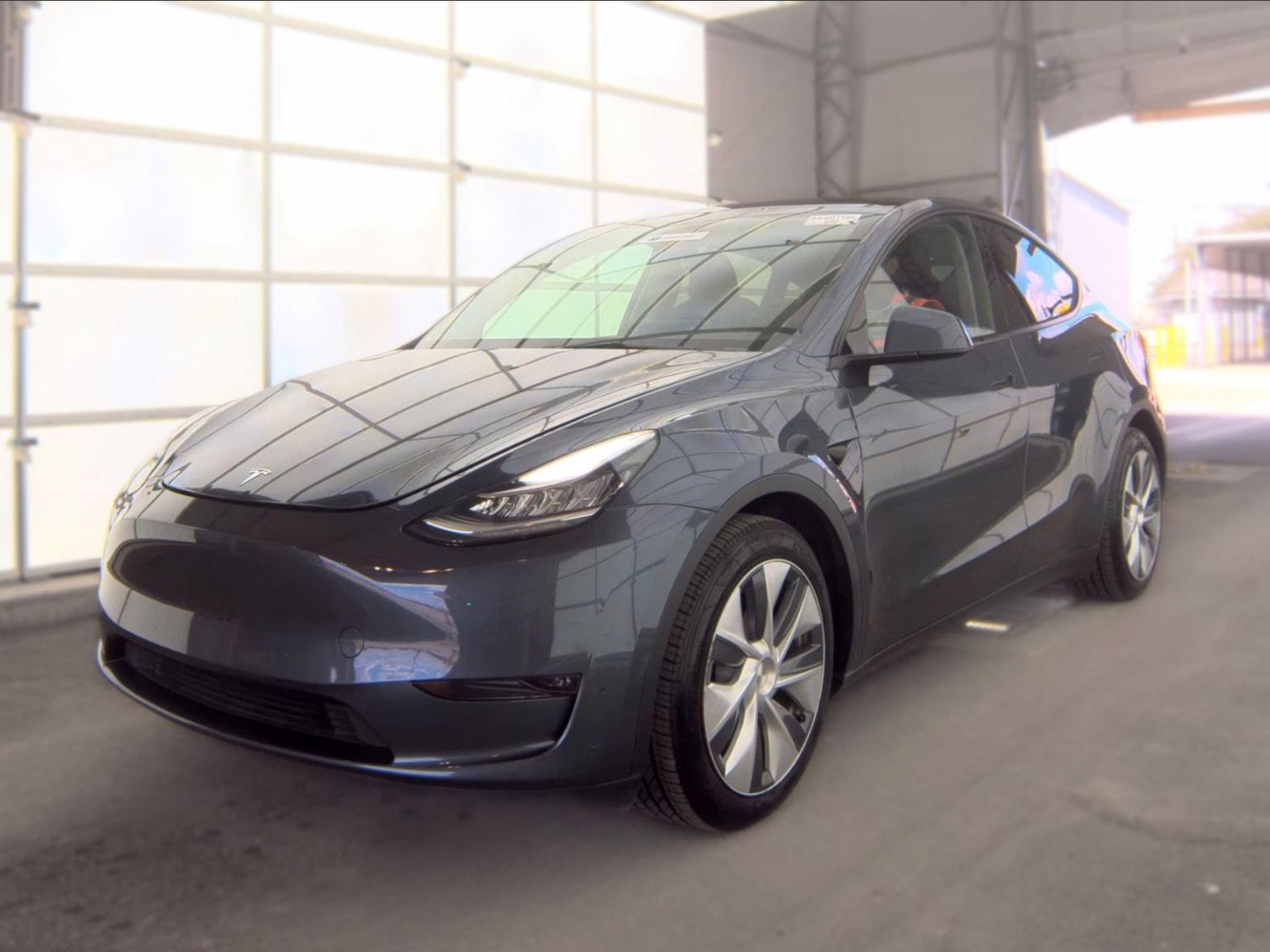Used 2024 Tesla Model Y Long Range AWD/4WD image 1