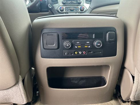 Used 2015 Chevrolet Suburban LT image 21