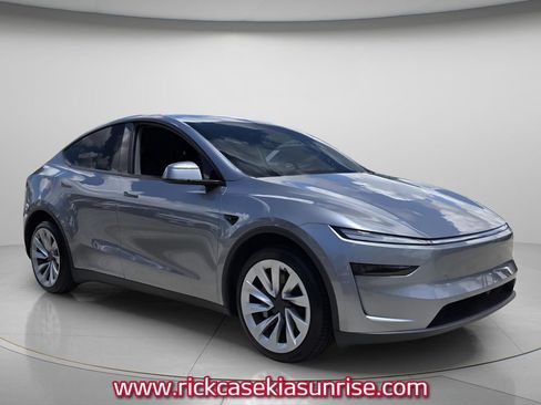 Used 2026 Tesla Model Y 2WD image 9