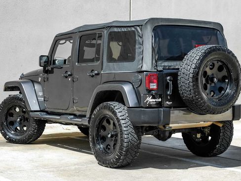 Used 2018 Jeep Wrangler Unlimited Sahara image 10