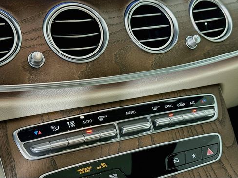 Used 2022 Mercedes-Benz E 350 Sedan image 17