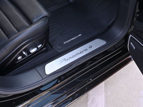 Used 2018 Porsche Panamera 4 AWD/4WD image 40