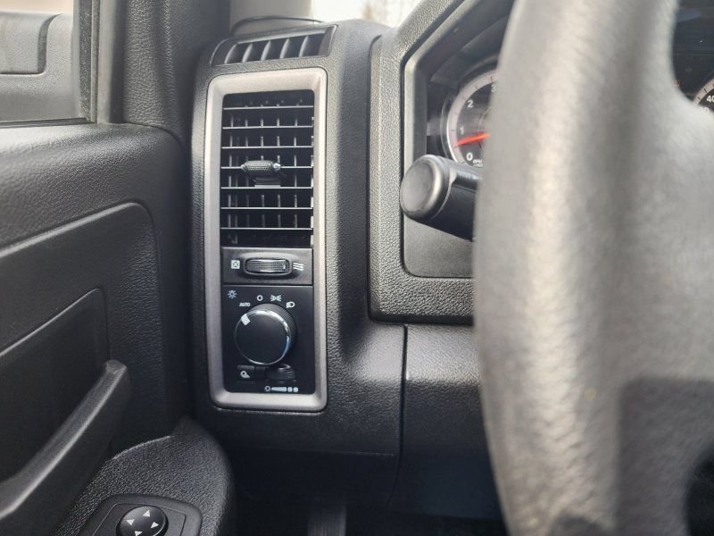 Used 2021 RAM 1500 Tradesman w/ Chrome Appearance Group RWD image 18