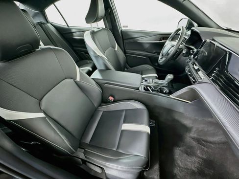 Used 2025 Toyota Camry SE FWD image 31