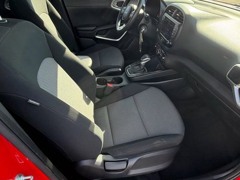 Used 2023 Kia Soul LX w/ LX Technology Package image 19