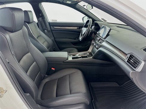 Used 2019 Honda Accord Sport image 8
