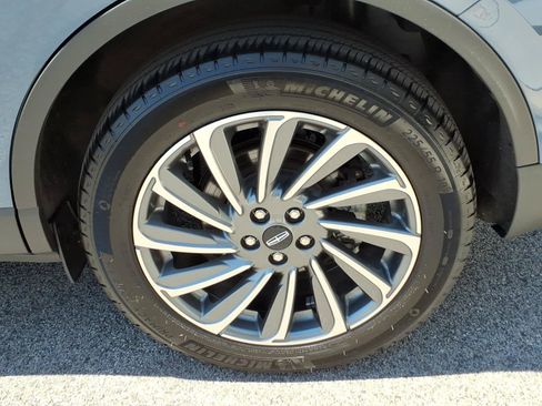 Certified 2025 Lincoln Corsair Reserve AWD/4WD image 9