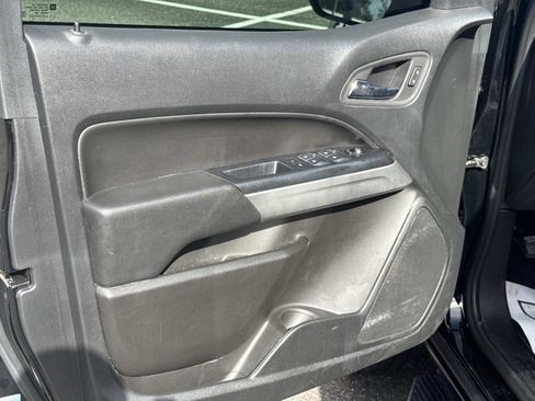 Used 2022 Chevrolet Colorado LT w/ LT Convenience Package image 17