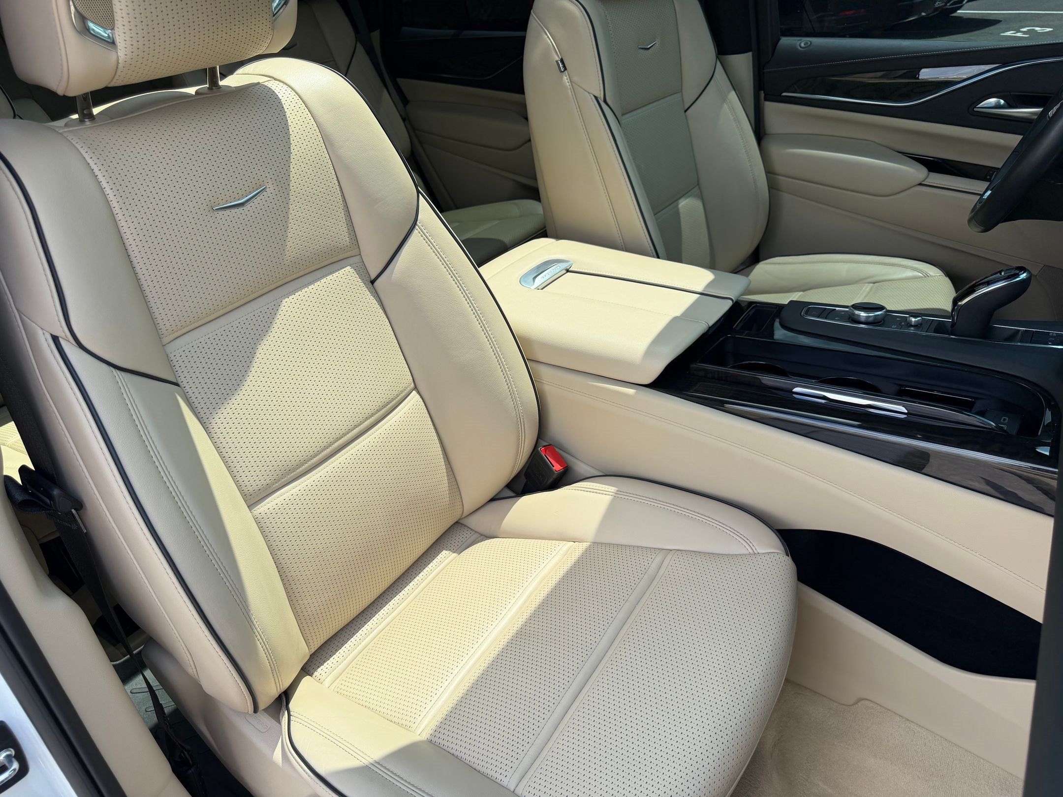 Certified 2024 Cadillac Escalade Premium Luxury w/ Performance Package AWD/4WD image 54
