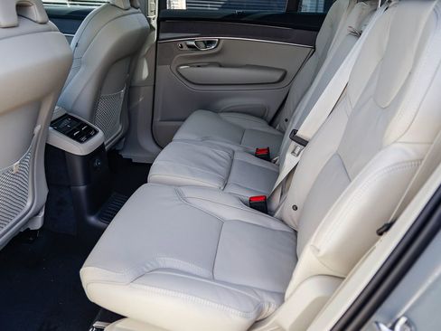 New 2026 Volvo XC90 T8 Ultra w/ Protection Package Premier AWD/4WD image 18