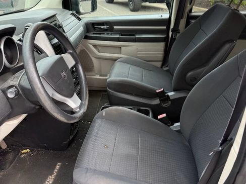 Used 2010 Dodge Grand Caravan SE FWD image 9