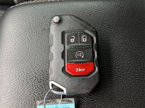 Used 2019 Jeep Wrangler Unlimited Sahara image 30