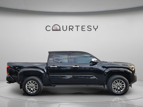 Used 2025 Toyota Tacoma Limited image 6