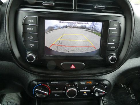 Used 2021 Kia Soul S FWD image 16