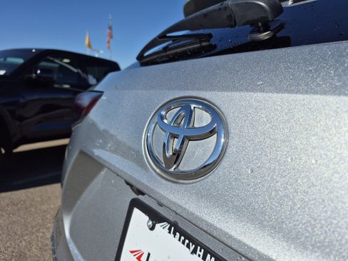 Used 2021 Toyota Highlander XLE image 23