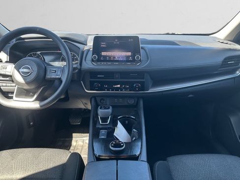 Used 2024 Nissan Rogue SV AWD/4WD image 12