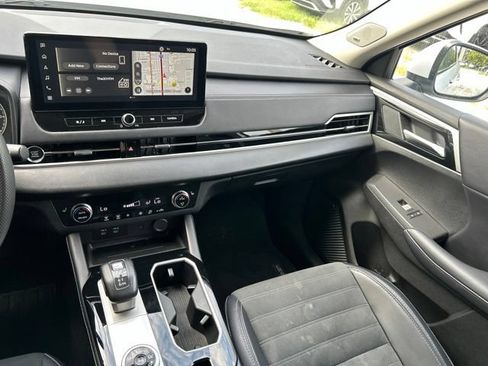 Used 2025 Mitsubishi Outlander SE FWD image 12