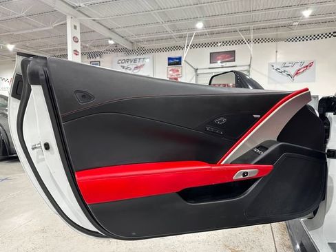 Used 2015 Chevrolet Corvette Z06 w/ 3LZ Preferred Equipment Group RWD image 13
