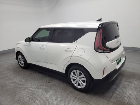 Used 2023 Kia Soul LX image 3