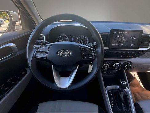 Used 2020 Hyundai Venue SEL FWD image 8