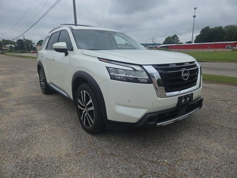 Used 2023 Nissan Pathfinder Platinum w/ Cargo Package FWD image 1