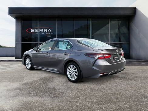 Used 2024 Toyota Camry SE FWD image 3