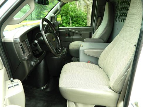 Used 2021 Chevrolet Express 2500 w/ Driver Convenience Package RWD image 17