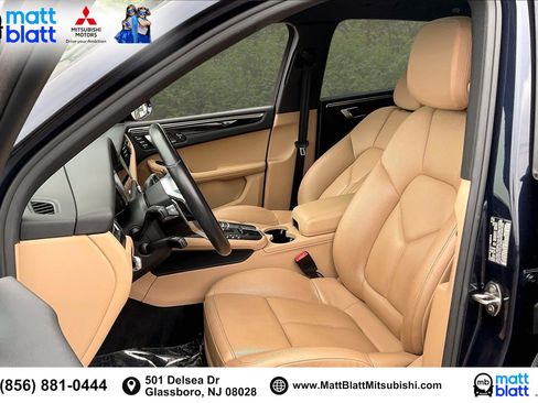 Used 2020 Porsche Macan w/ Premium Package Plus image 27