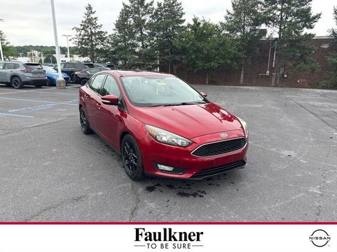 Used 2016 Ford Focus SE w/ Equipment Group 201A FWD image 1