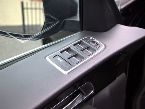 Used 2020 Jaguar F-PACE Prestige image 23