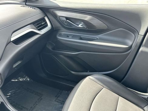 Used 2024 GMC Terrain SLT w/ Elevation Edition image 31