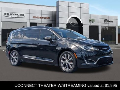 Used 2018 Chrysler Pacifica Limited w/ Tire & Wheel Group FWD image 1