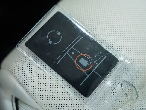 Used 2022 Tesla Model S Plaid image 41