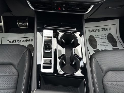 Used 2025 Volkswagen Atlas Cross Sport SEL R-Line image 17